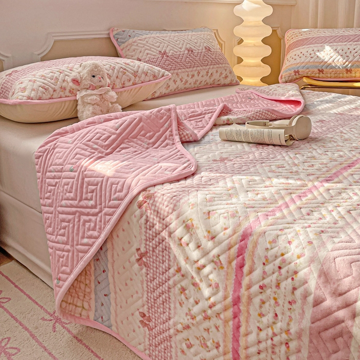 91家纺网 家纺一手货源 找家纺 羽爱 2025新款棉加绒床盖套件 春色结语