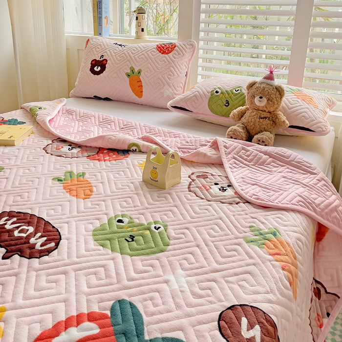 91家纺网 家纺一手货源 找家纺 羽爱 2025新款棉加绒床盖套件 果酱熊