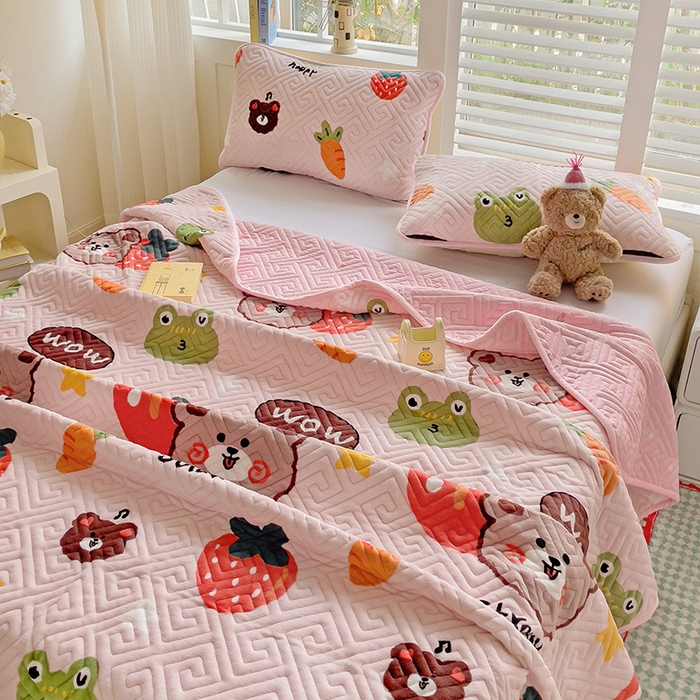 91家纺网 家纺一手货源 找家纺 羽爱 2025新款棉加绒床盖套件 果酱熊