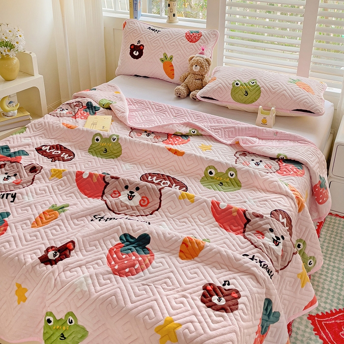 91家纺网 家纺一手货源 找家纺 羽爱 2025新款棉加绒床盖套件 果酱熊