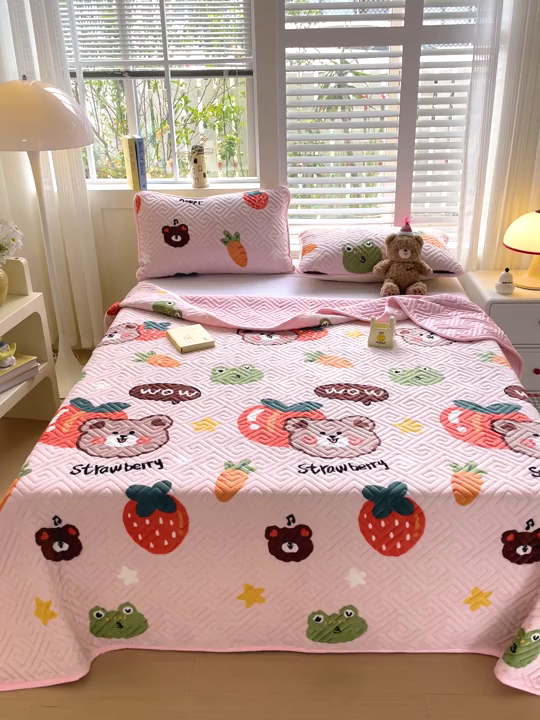 91家纺网 家纺一手货源 找家纺 羽爱 2025新款棉加绒床盖套件 果酱熊