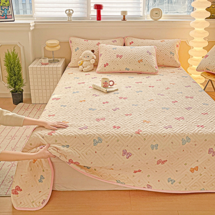 91家纺网 家纺一手货源 找家纺 羽爱 2025新款棉加绒床盖套件 蝴蝶星空