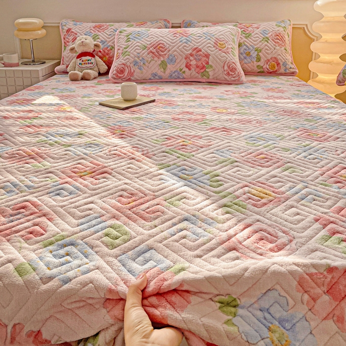 91家纺网 家纺一手货源 找家纺 羽爱 2025新款棉加绒床盖套件 花香四溢