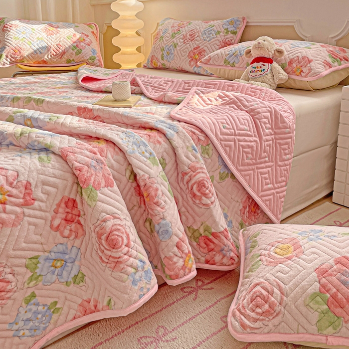 91家纺网 家纺一手货源 找家纺 羽爱 2025新款棉加绒床盖套件 花香四溢