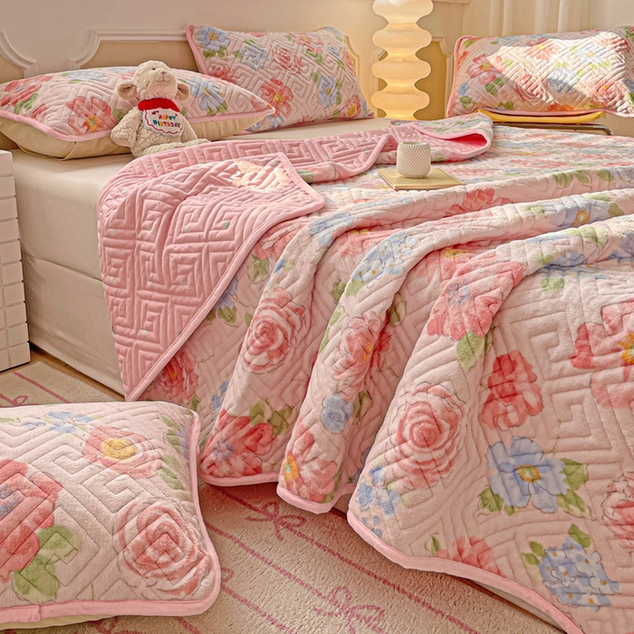 91家纺网 家纺一手货源 找家纺 羽爱 2025新款棉加绒床盖套件 花香四溢