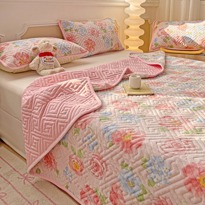 91家纺网 家纺一手货源 找家纺 羽爱 2025新款棉加绒床盖套件 花香四溢