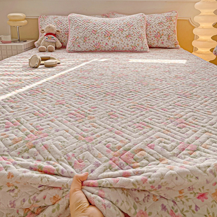 91家纺网 家纺一手货源 找家纺 羽爱 2025新款棉加绒床盖套件 花语柔情