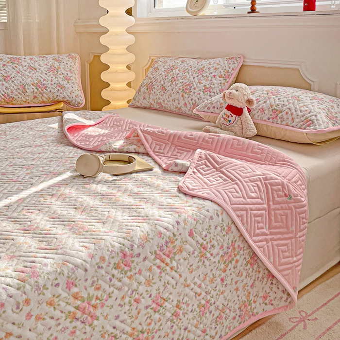 91家纺网 家纺一手货源 找家纺 羽爱 2025新款棉加绒床盖套件 花语柔情