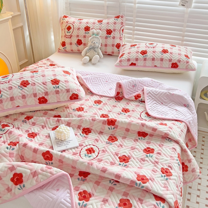 91家纺网 家纺一手货源 找家纺 羽爱 2025新款棉加绒床盖套件 温馨小花