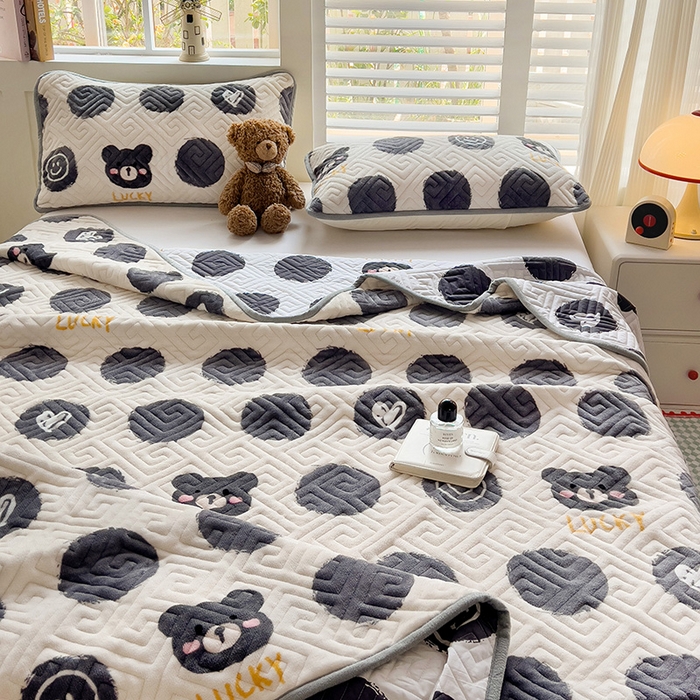 91家纺网 家纺一手货源 找家纺 羽爱 2025新款棉加绒床盖套件 笑脸熊仔