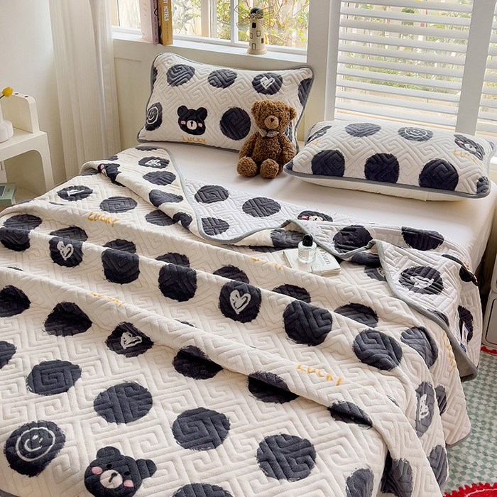 91家纺网 家纺一手货源 找家纺 羽爱 2025新款棉加绒床盖套件 笑脸熊仔