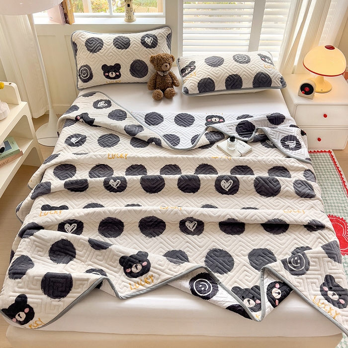 91家纺网 家纺一手货源 找家纺 羽爱 2025新款棉加绒床盖套件 笑脸熊仔