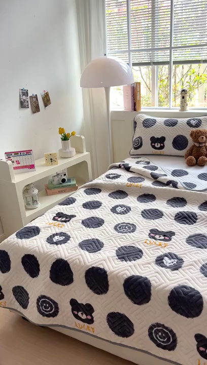 91家纺网 家纺一手货源 找家纺 羽爱 2025新款棉加绒床盖套件 笑脸熊仔