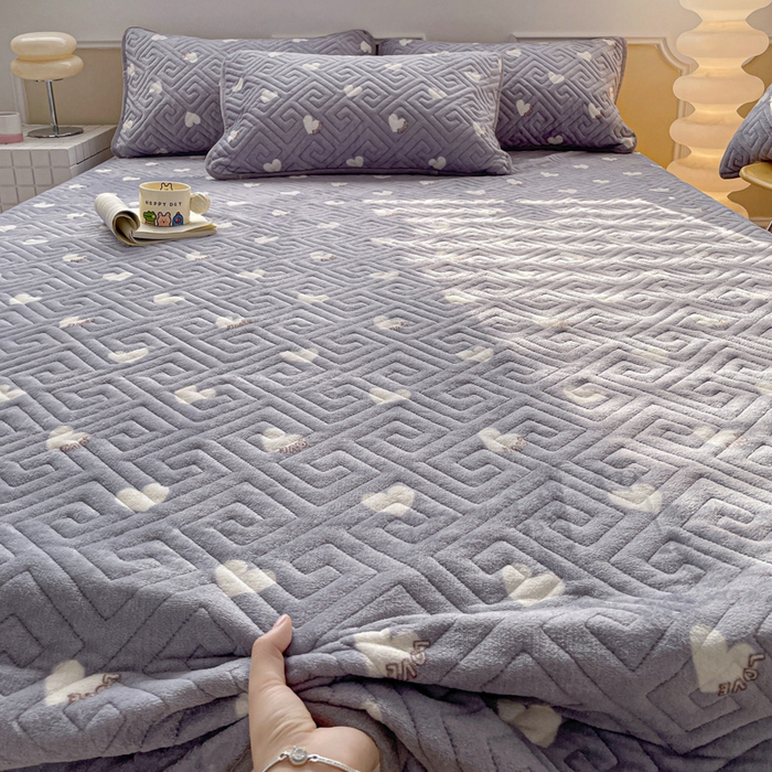 91家纺网 家纺一手货源 找家纺 羽爱 2025新款棉加绒床盖套件 心心相印