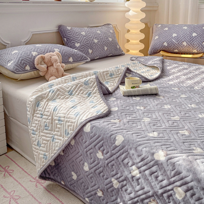 91家纺网 家纺一手货源 找家纺 羽爱 2025新款棉加绒床盖套件 心心相印