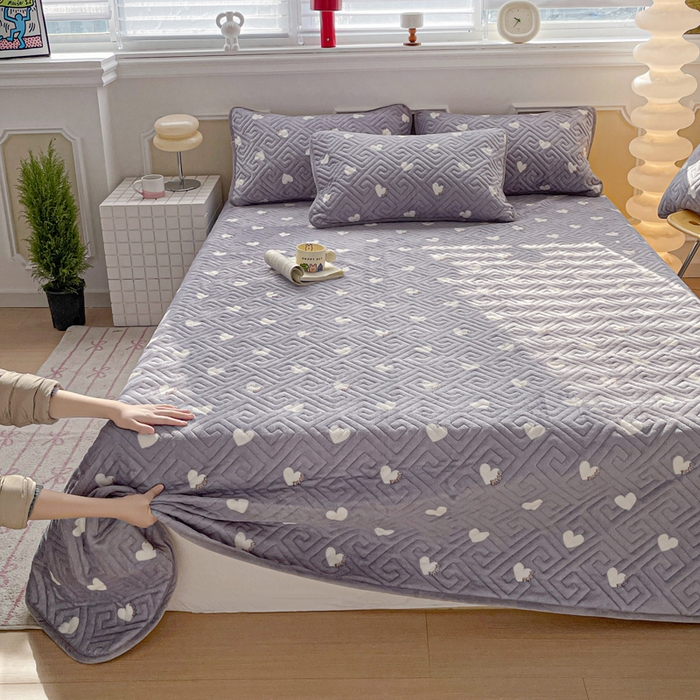 91家纺网 家纺一手货源 找家纺 羽爱 2025新款棉加绒床盖套件 心心相印