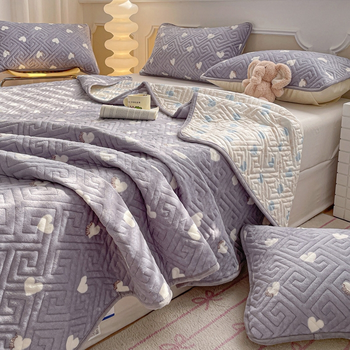 91家纺网 家纺一手货源 找家纺 羽爱 2025新款棉加绒床盖套件 心心相印