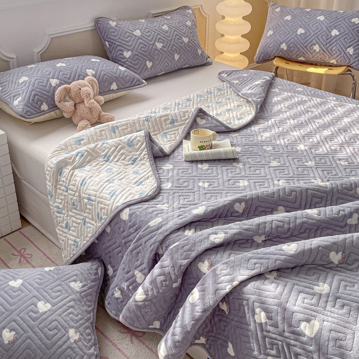 91家纺网 家纺一手货源 找家纺 羽爱 2025新款棉加绒床盖套件 心心相印