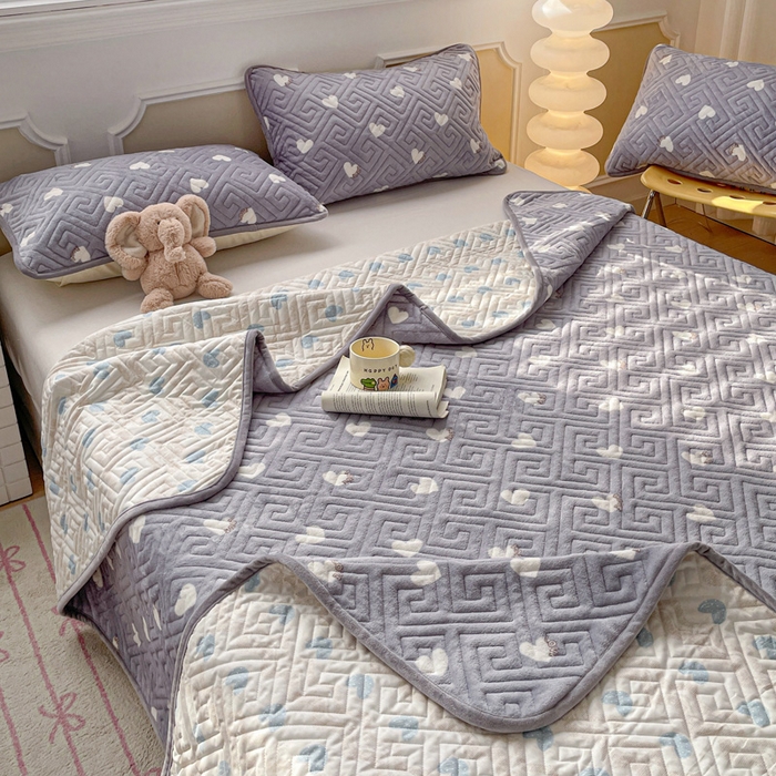 91家纺网 家纺一手货源 找家纺 羽爱 2025新款棉加绒床盖套件 心心相印