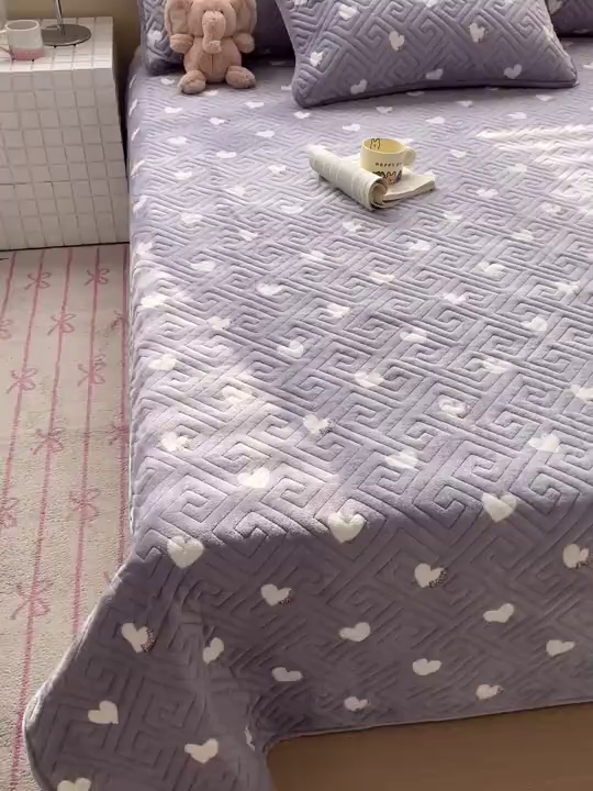 91家纺网 家纺一手货源 找家纺 羽爱 2025新款棉加绒床盖套件 心心相印