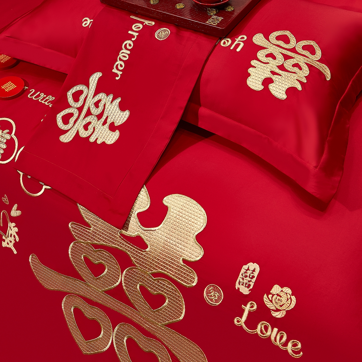 91家纺网 家纺一手货源 找家纺 浩情国际婚庆供货中心 2026新款100%全棉纯棉新中式刺绣大红结婚婚庆四件套多件套 HQ-幸福美满