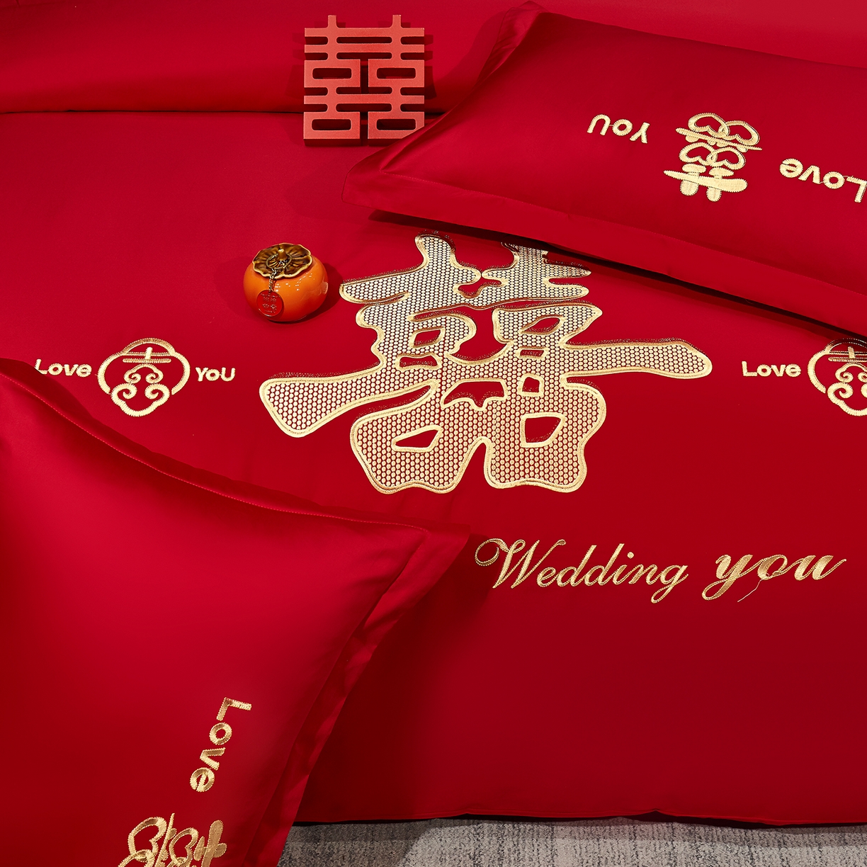 91家纺网 家纺一手货源 找家纺 浩情国际婚庆供货中心 2026新款100%全棉纯棉新中式刺绣大红结婚婚庆四件套多件套 HQ-大囍事