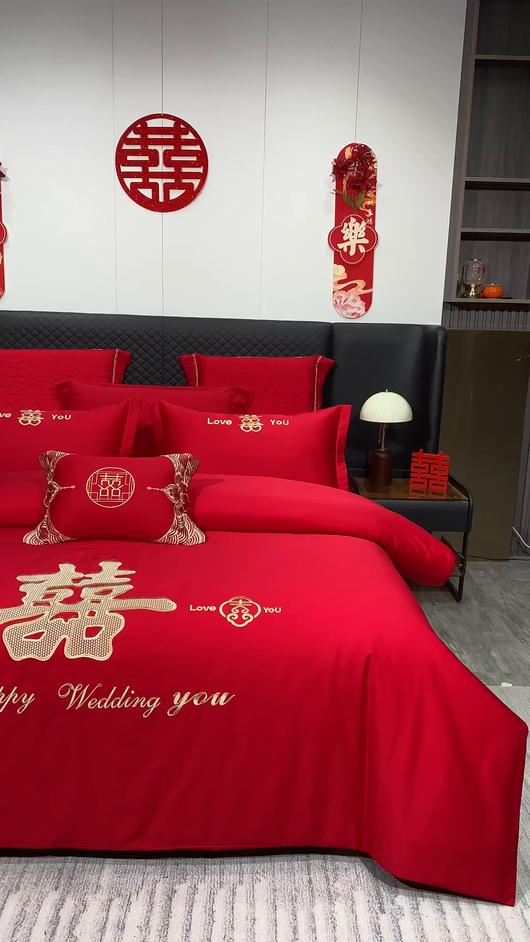 91家纺网 家纺一手货源 找家纺 浩情国际婚庆供货中心 2026新款100%全棉纯棉新中式刺绣大红结婚婚庆四件套多件套 HQ-大囍事