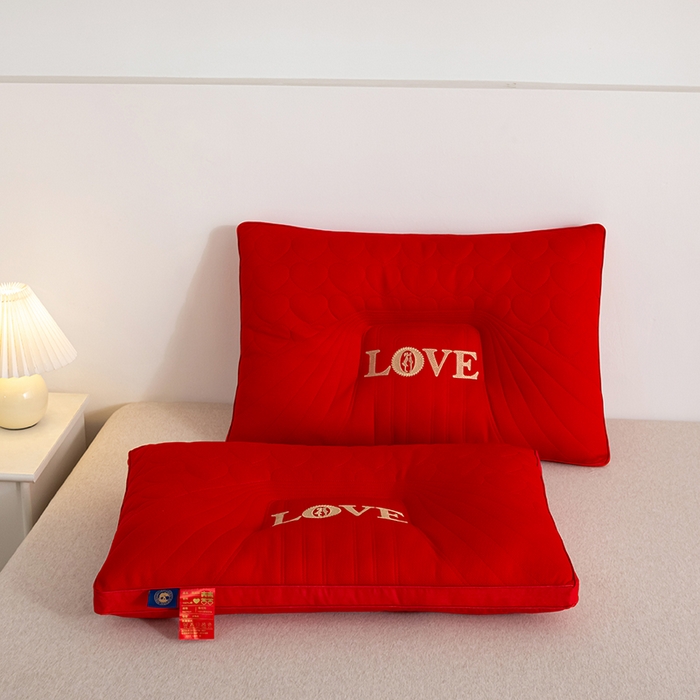 91家纺网 家纺一手货源 找家纺 佳尚枕芯 2025新款全棉纯棉婚庆护颈椎助眠大红色陪嫁家用枕头枕芯 LOVE款