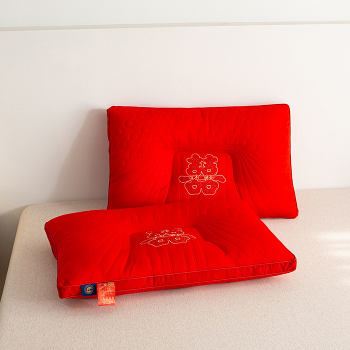 91家纺网 家纺一手货源 找家纺 佳尚枕芯 2025新款全棉纯棉婚庆护颈椎助眠大红色陪嫁家用枕头枕芯 大囍款