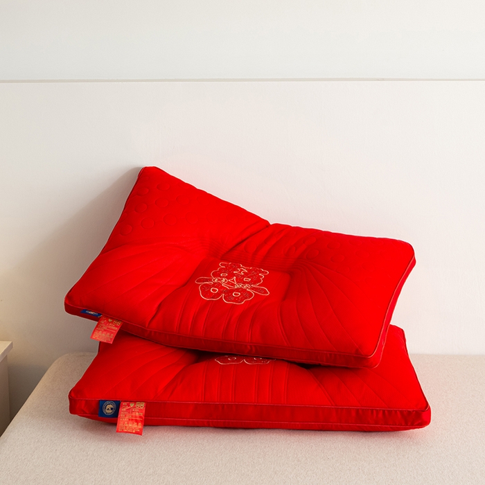 91家纺网 家纺一手货源 找家纺 佳尚枕芯 2025新款全棉纯棉婚庆护颈椎助眠大红色陪嫁家用枕头枕芯 大囍款