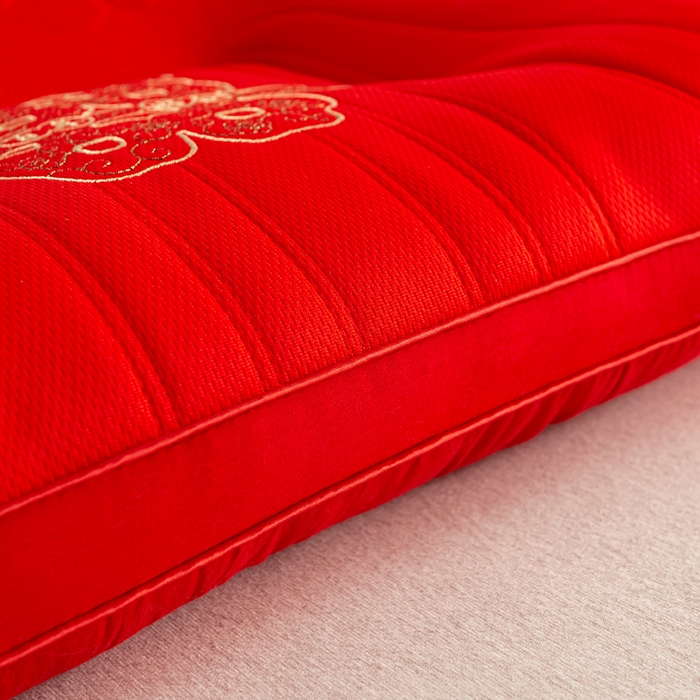 91家纺网 家纺一手货源 找家纺 佳尚枕芯 2025新款全棉纯棉婚庆护颈椎助眠大红色陪嫁家用枕头枕芯 大囍款