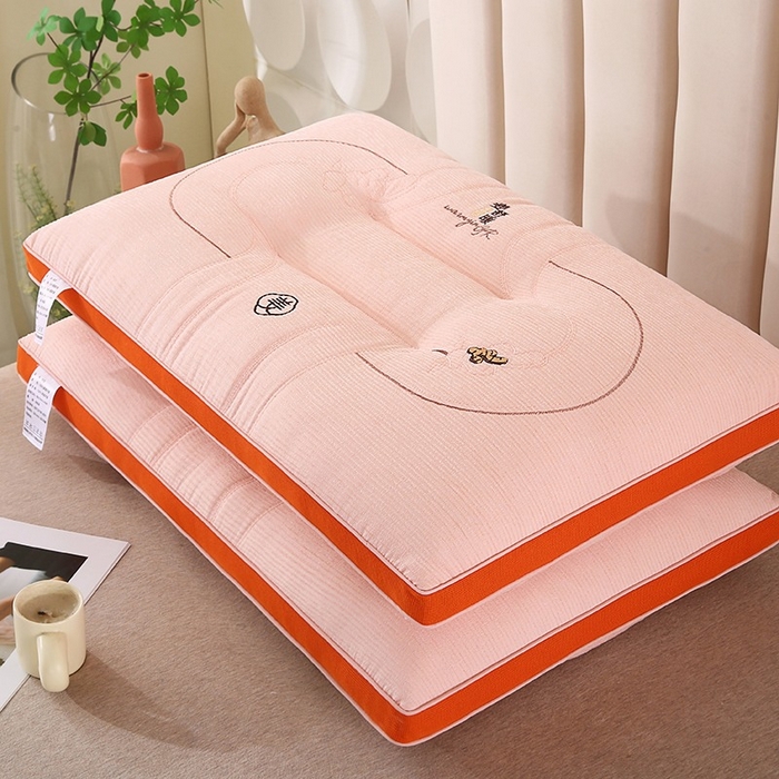 91家纺网 家纺一手货源 找家纺 佳尚枕芯 2025新款姜舒暖雪尼绒立体定型刺绣护颈助眠枕枕头枕芯 姜舒暖-分区粉色