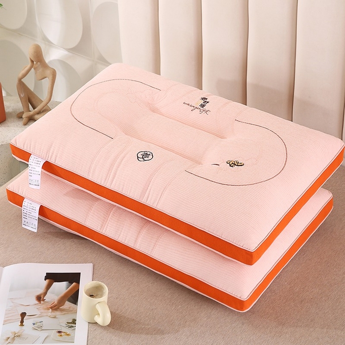 91家纺网 家纺一手货源 找家纺 佳尚枕芯 2025新款姜舒暖雪尼绒立体定型刺绣护颈助眠枕枕头枕芯 姜舒暖-分区粉色