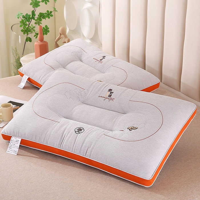 91家纺网 家纺一手货源 找家纺 佳尚枕芯 2025新款姜舒暖雪尼绒立体定型刺绣护颈助眠枕枕头枕芯 姜舒暖-分区灰色