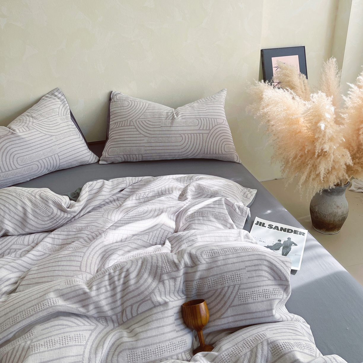 91家纺网 家纺一手货源 找家纺 春皖家纺 2026新款A类全棉三层纱AB版简约四件套-风格二 瑞拉-灰