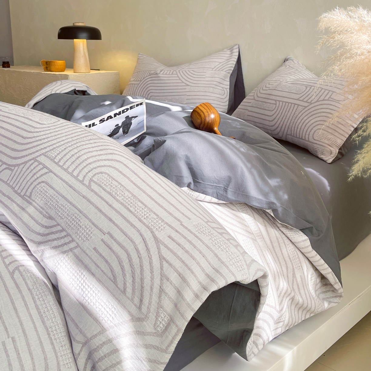 91家纺网 家纺一手货源 找家纺 春皖家纺 2026新款A类全棉三层纱AB版简约四件套-风格二 瑞拉-灰