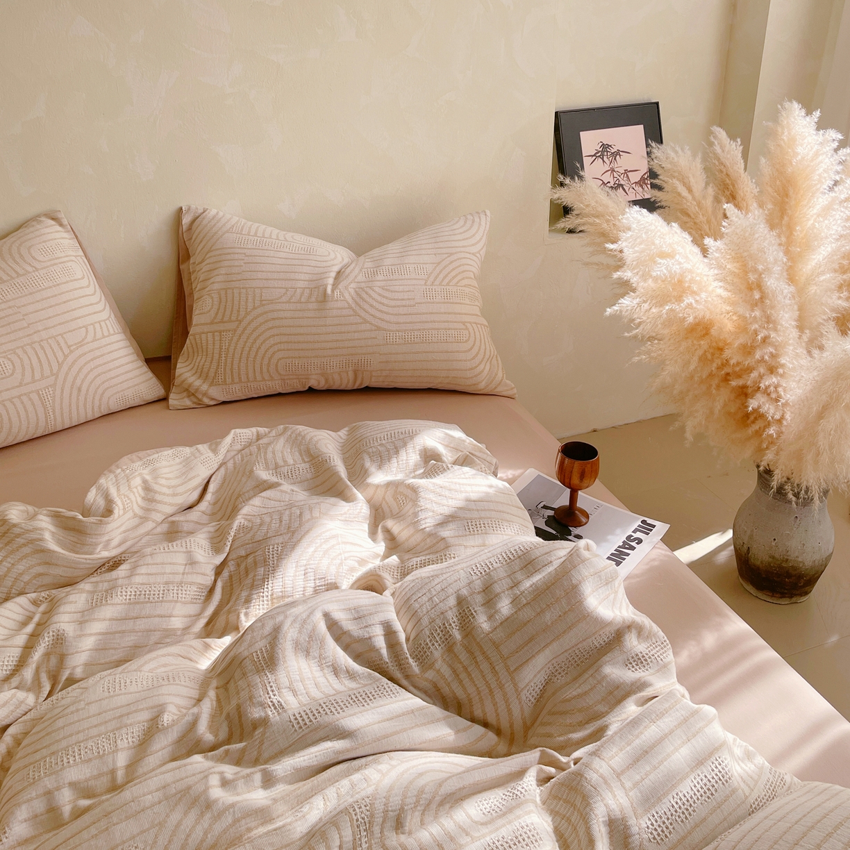 91家纺网 家纺一手货源 找家纺 春皖家纺 2026新款A类全棉三层纱AB版简约四件套-风格二 瑞拉-咖