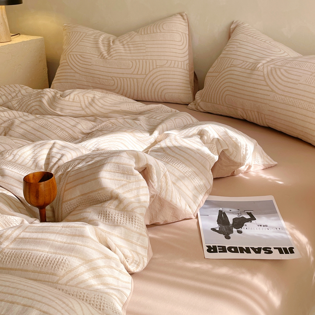 91家纺网 家纺一手货源 找家纺 春皖家纺 2026新款A类全棉三层纱AB版简约四件套-风格二 瑞拉-咖