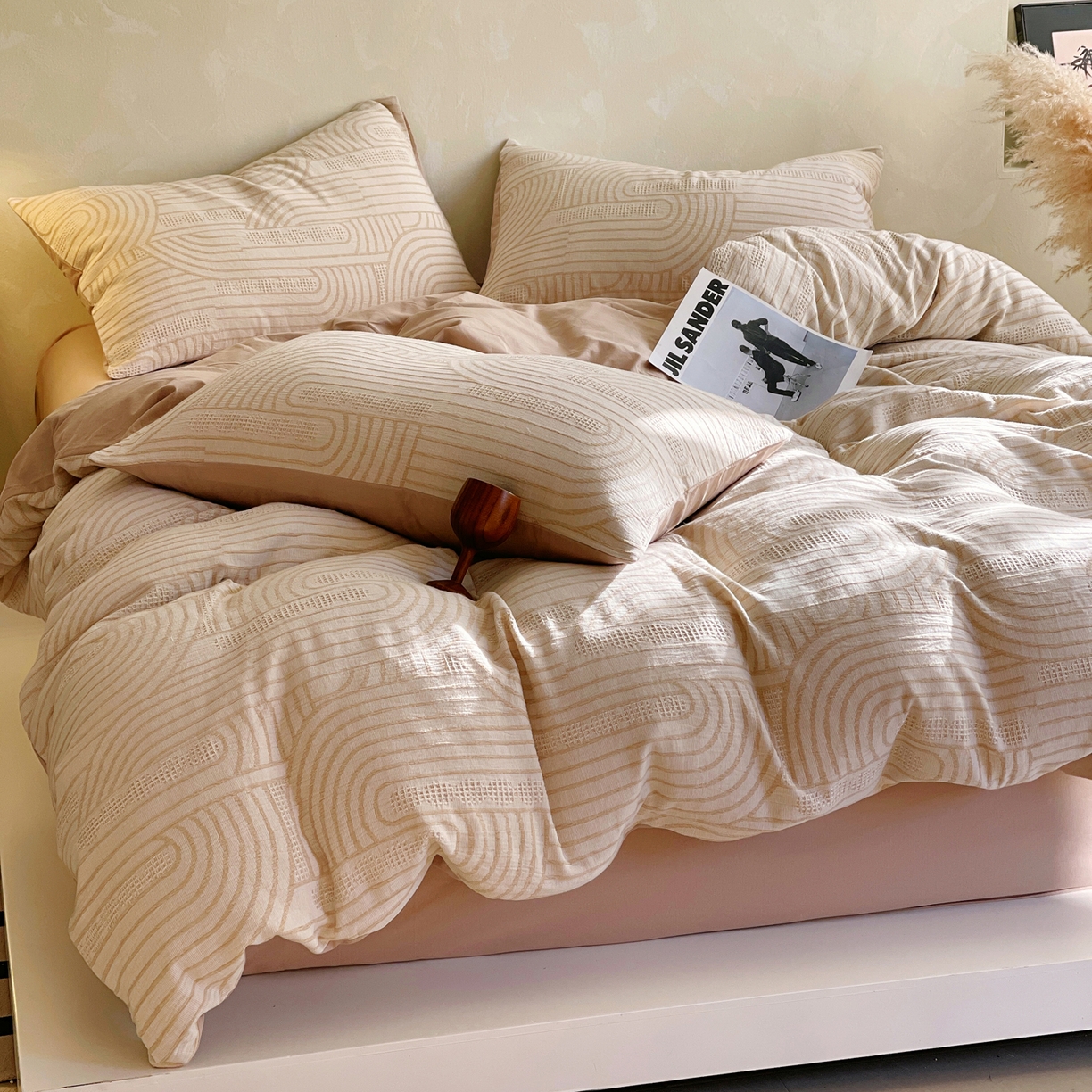 91家纺网 家纺一手货源 找家纺 春皖家纺 2026新款A类全棉三层纱AB版简约四件套-风格二 瑞拉-咖