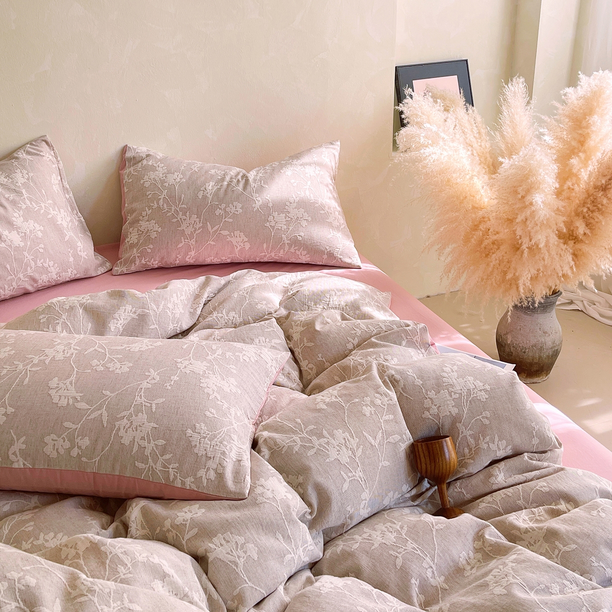 91家纺网 家纺一手货源 找家纺 春皖家纺 2026新款A类全棉三层纱AB版简约四件套-风格二 花笺