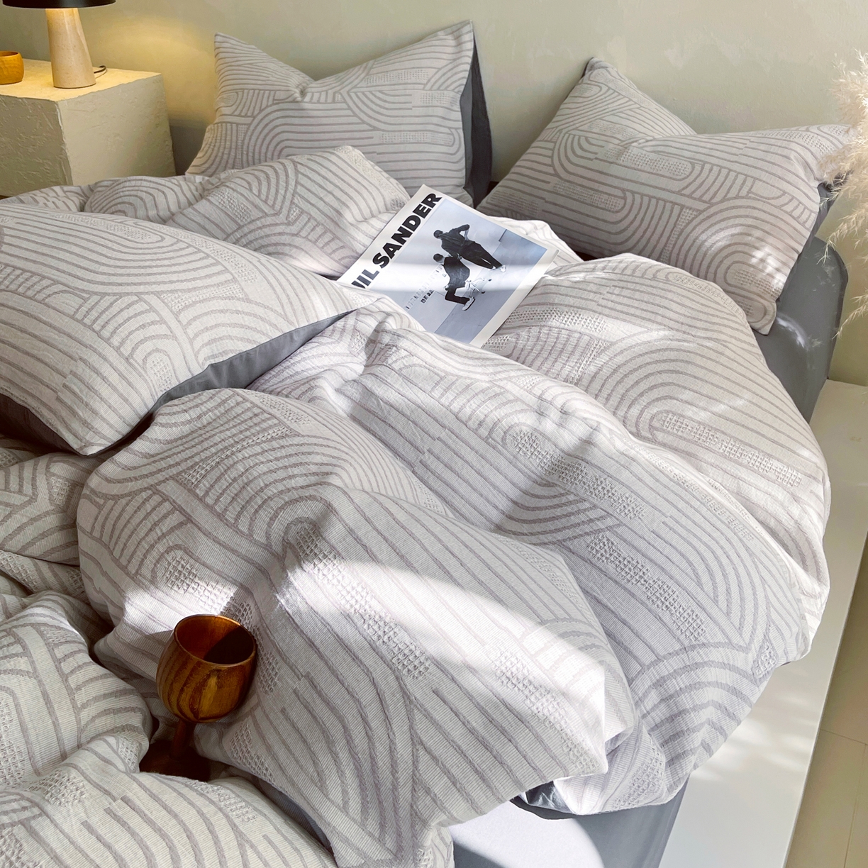 91家纺网 家纺一手货源 找家纺 春皖家纺 2026新款A类全棉三层纱AB版简约四件套-风格二 瑞拉-灰