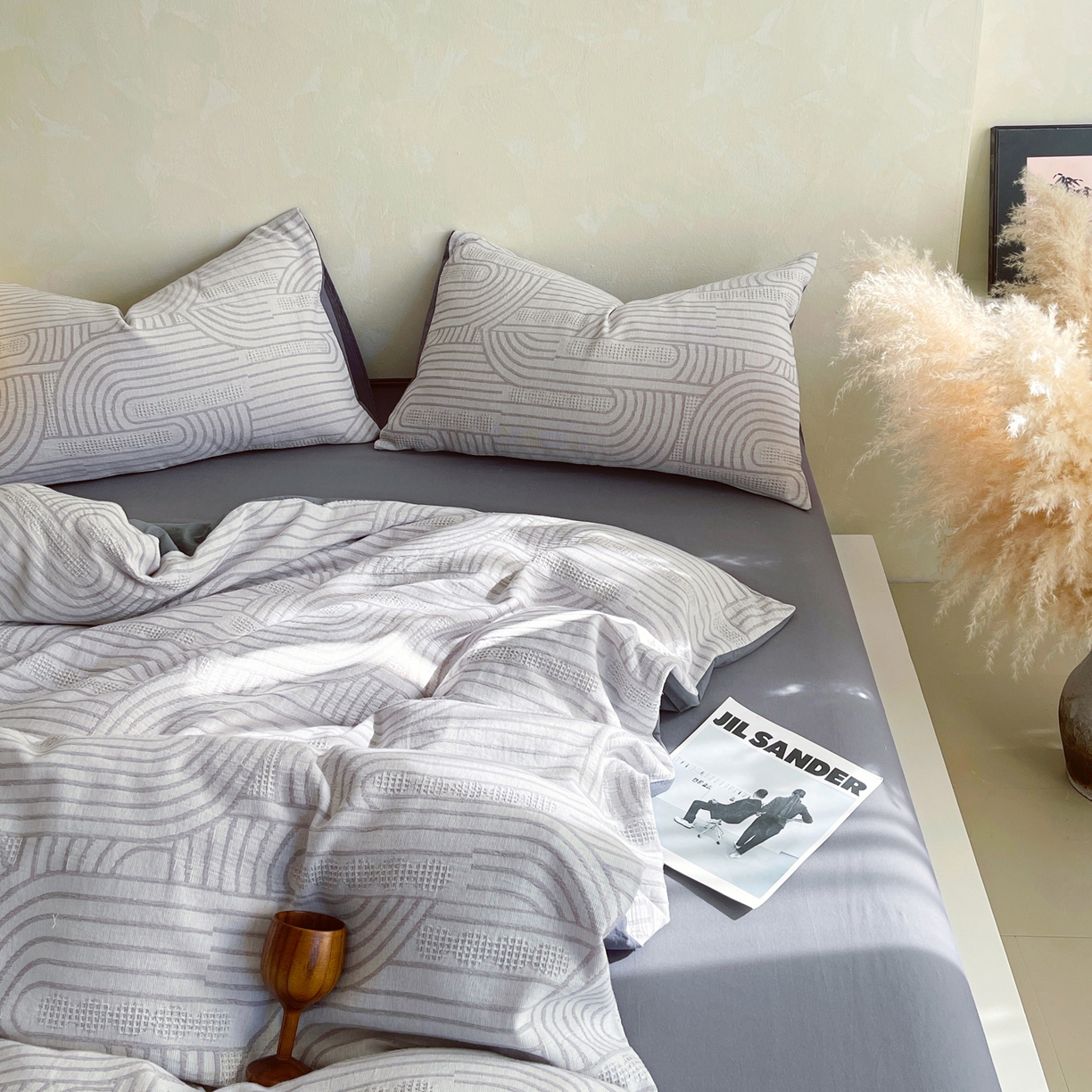 91家纺网 家纺一手货源 找家纺 春皖家纺 2026新款A类全棉三层纱AB版简约四件套-风格二 瑞拉-灰