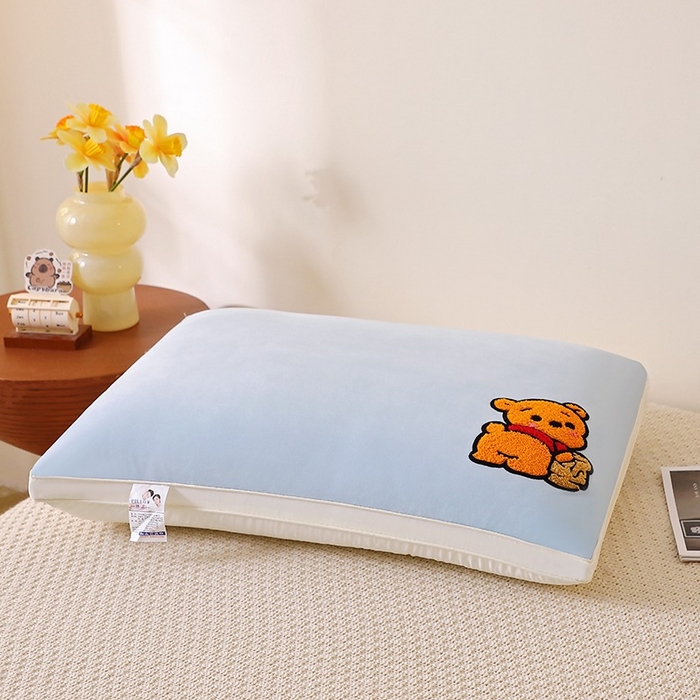 91家纺网 家纺一手货源 找家纺 佳尚枕芯 2025新款毛巾绣可爱卡通枕枕头枕芯小熊嘟嘟 宝宝绒小熊嘟嘟-蓝色