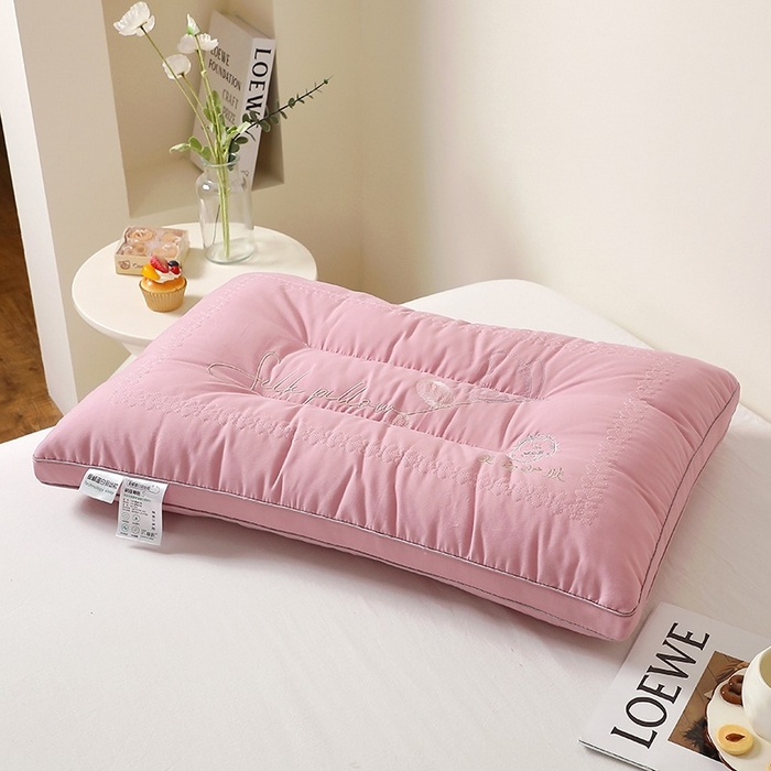 91家纺网 家纺一手货源 找家纺 佳尚枕芯 2025新款美白亲肤刺绣羽丝定型枕护颈枕枕头枕芯 护颈美 肤定型枕-粉色