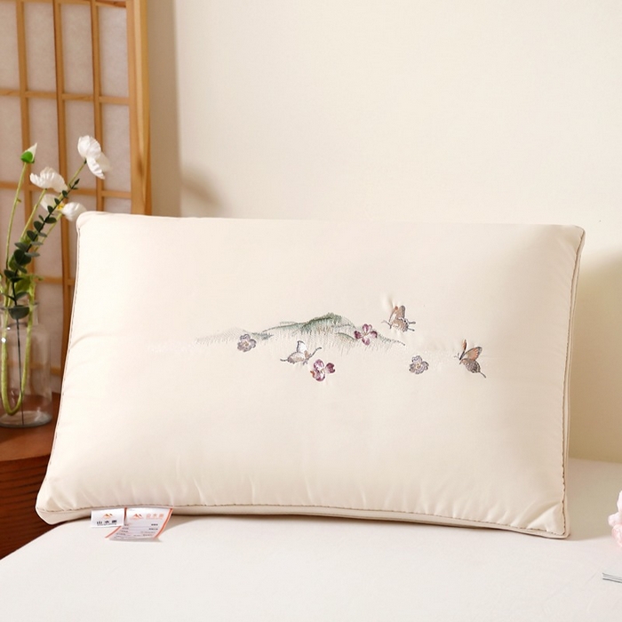 91家纺网 家纺一手货源 找家纺 （总）佳尚枕芯 2025新款亲肤刺绣羽丝枕糯糯棉国风刺绣山水画枕芯枕头