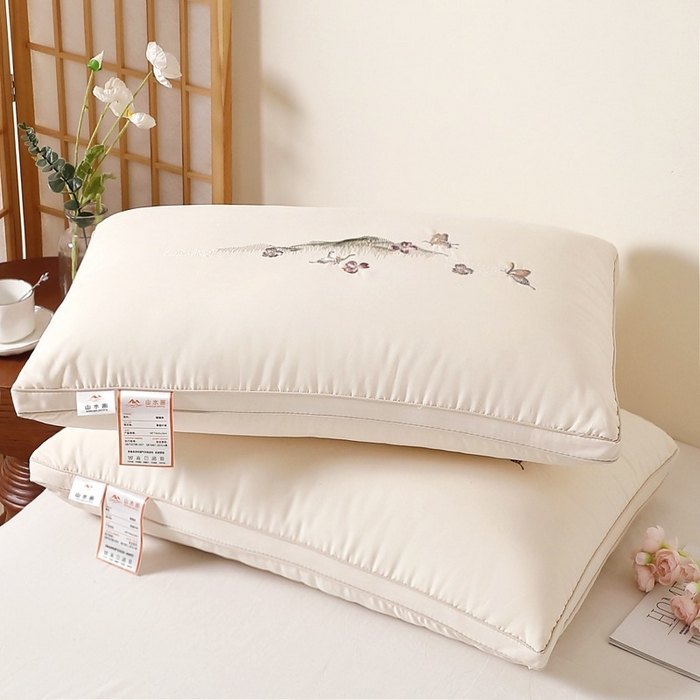 91家纺网 家纺一手货源 找家纺 佳尚枕芯 2025新款亲肤刺绣羽丝枕糯糯棉国风刺绣山水画枕芯枕头 山水画白色