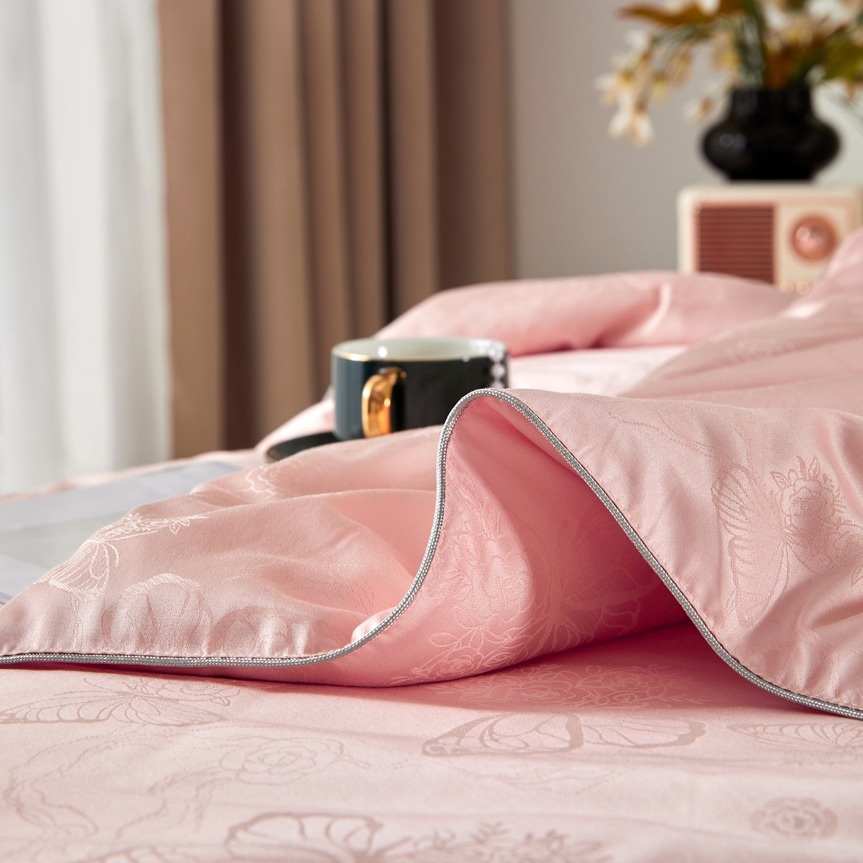 91家纺网 家纺一手货源 找家纺 样样红被业 2026新款莫代尔提花纯蚕丝被子被芯 粉色