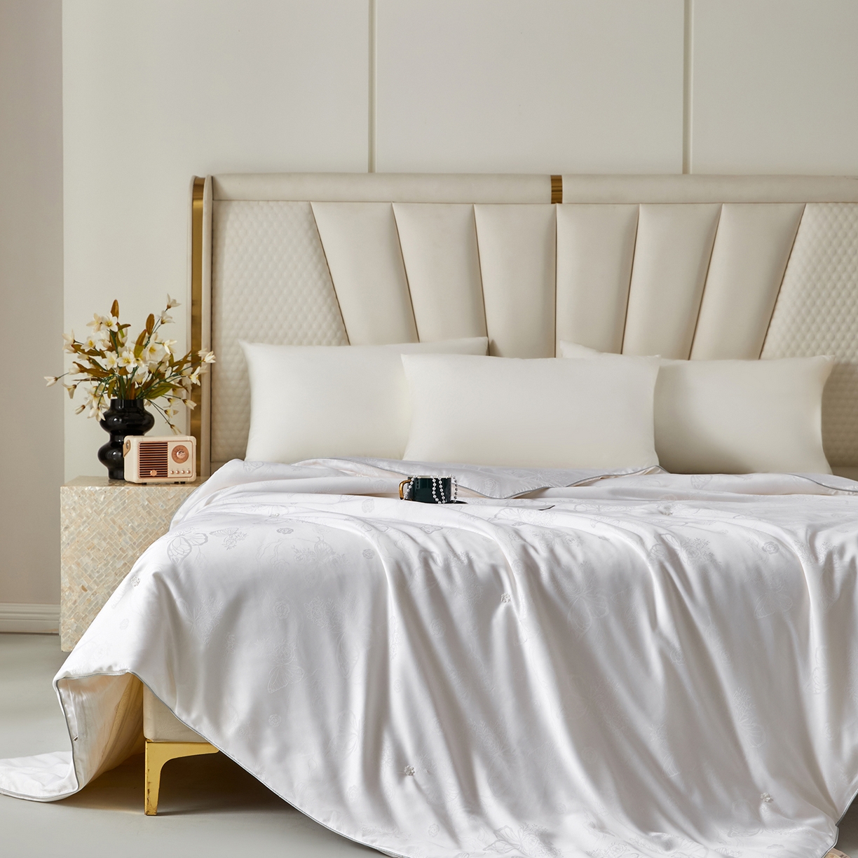 91家纺网 家纺一手货源 找家纺 样样红被业 2026新款莫代尔提花纯蚕丝被子被芯 白色