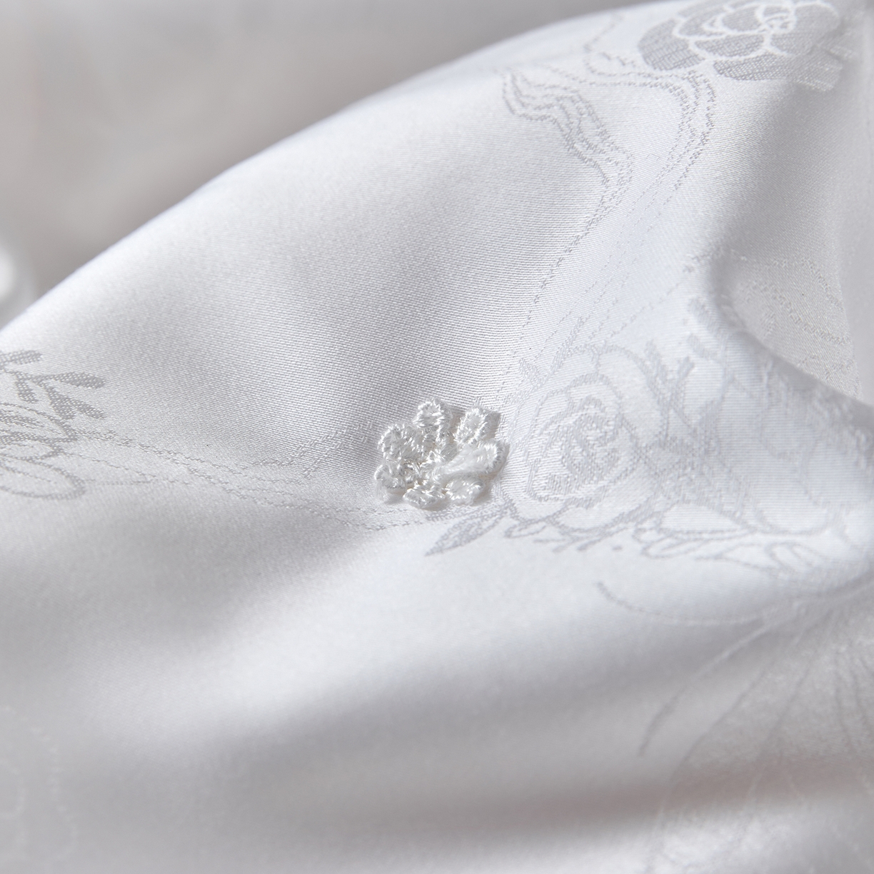 91家纺网 家纺一手货源 找家纺 样样红被业 2026新款莫代尔提花纯蚕丝被子被芯 白色