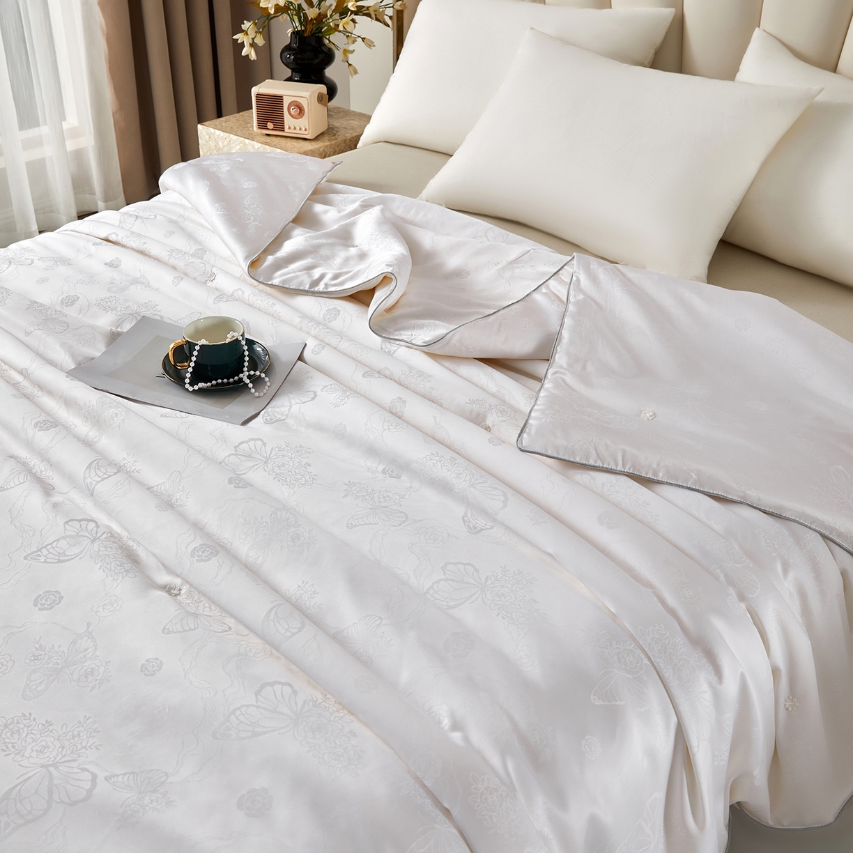 91家纺网 家纺一手货源 找家纺 样样红被业 2026新款莫代尔提花纯蚕丝被子被芯 白色